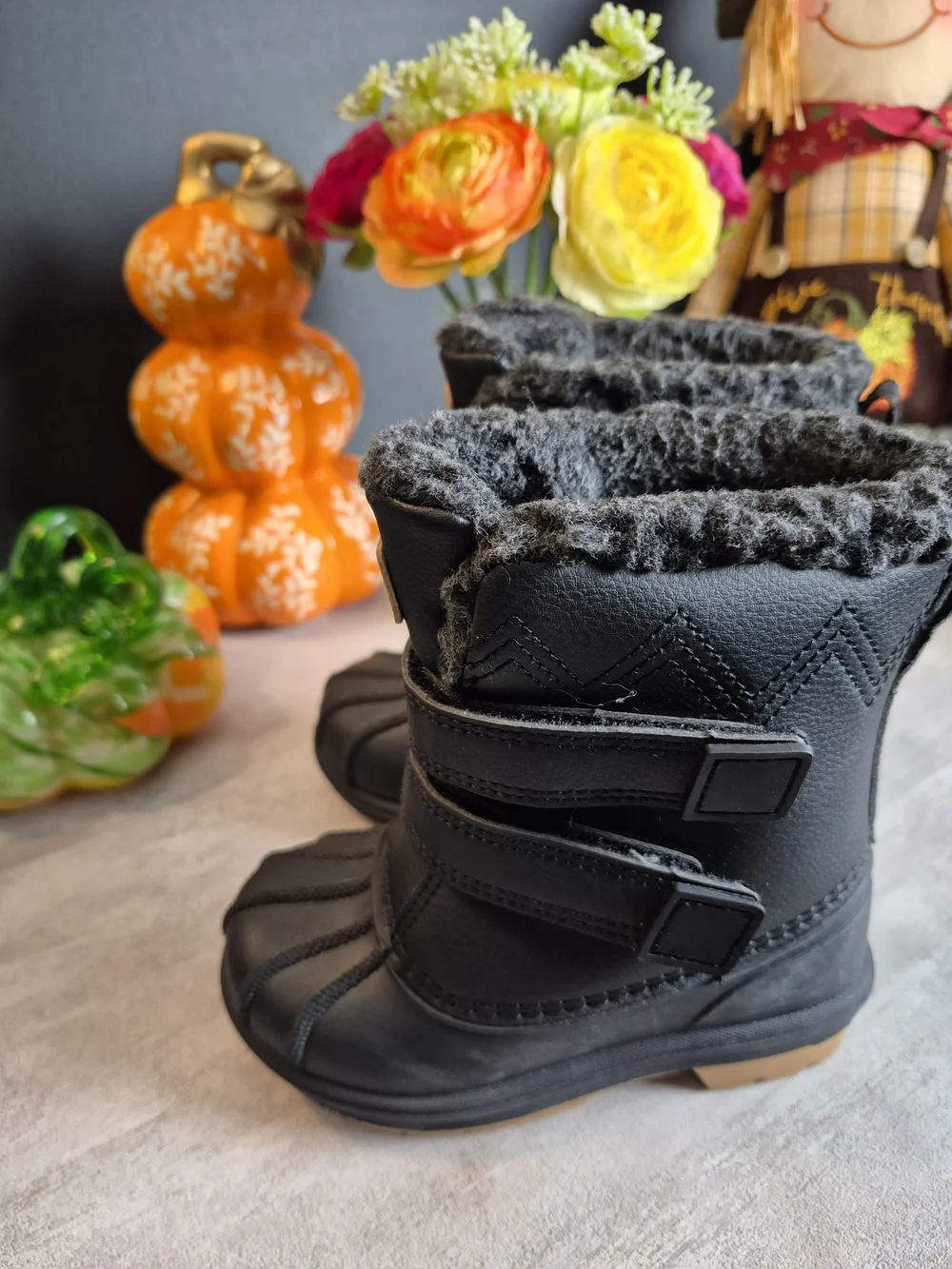 Cat & Jack Kids Black Winter Boots - Cozy Faux Fur Lined. Size 7